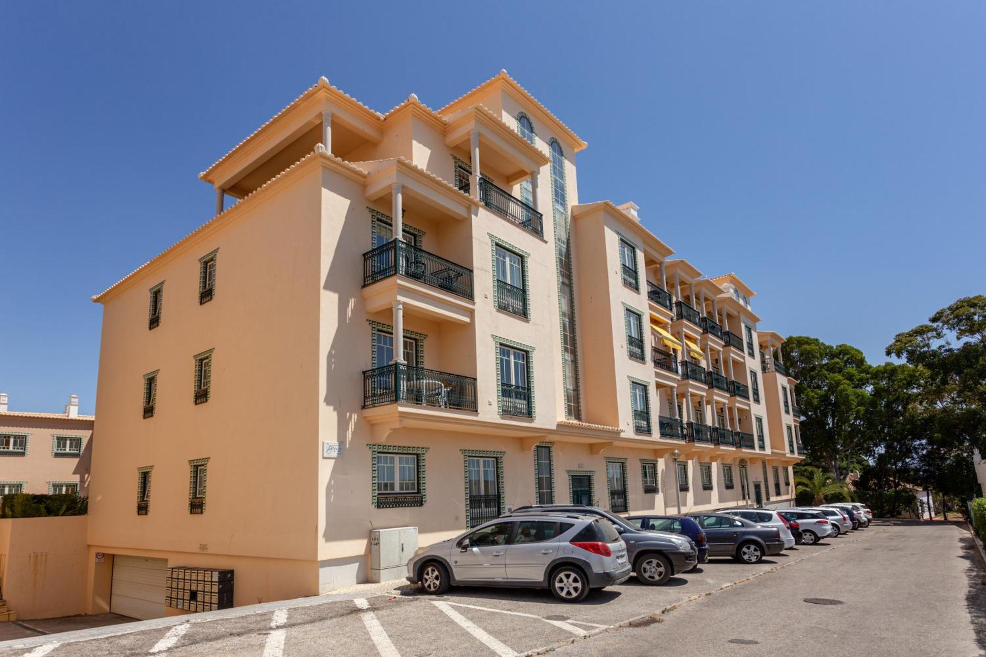 Wonderful Flats With Pool By Host Wise Appartement